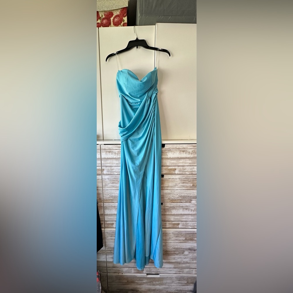 💙 Faeriesty Sky Blue Strapless Formal Gown Medium